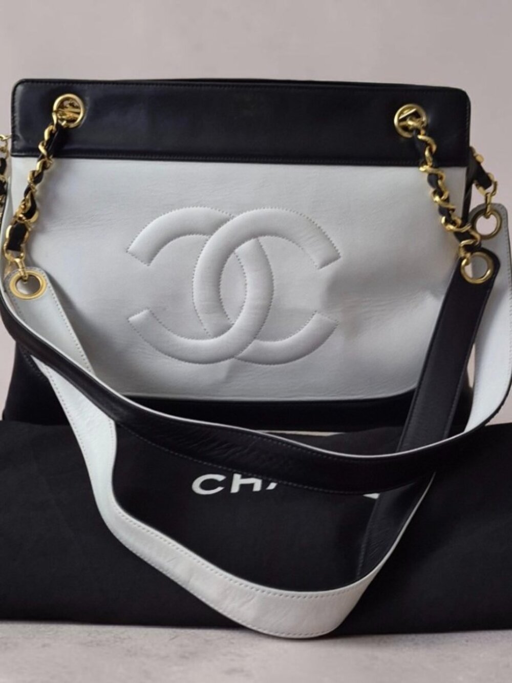 Authentic preloved Chanel vintage tote bag - Picture 3 of 16